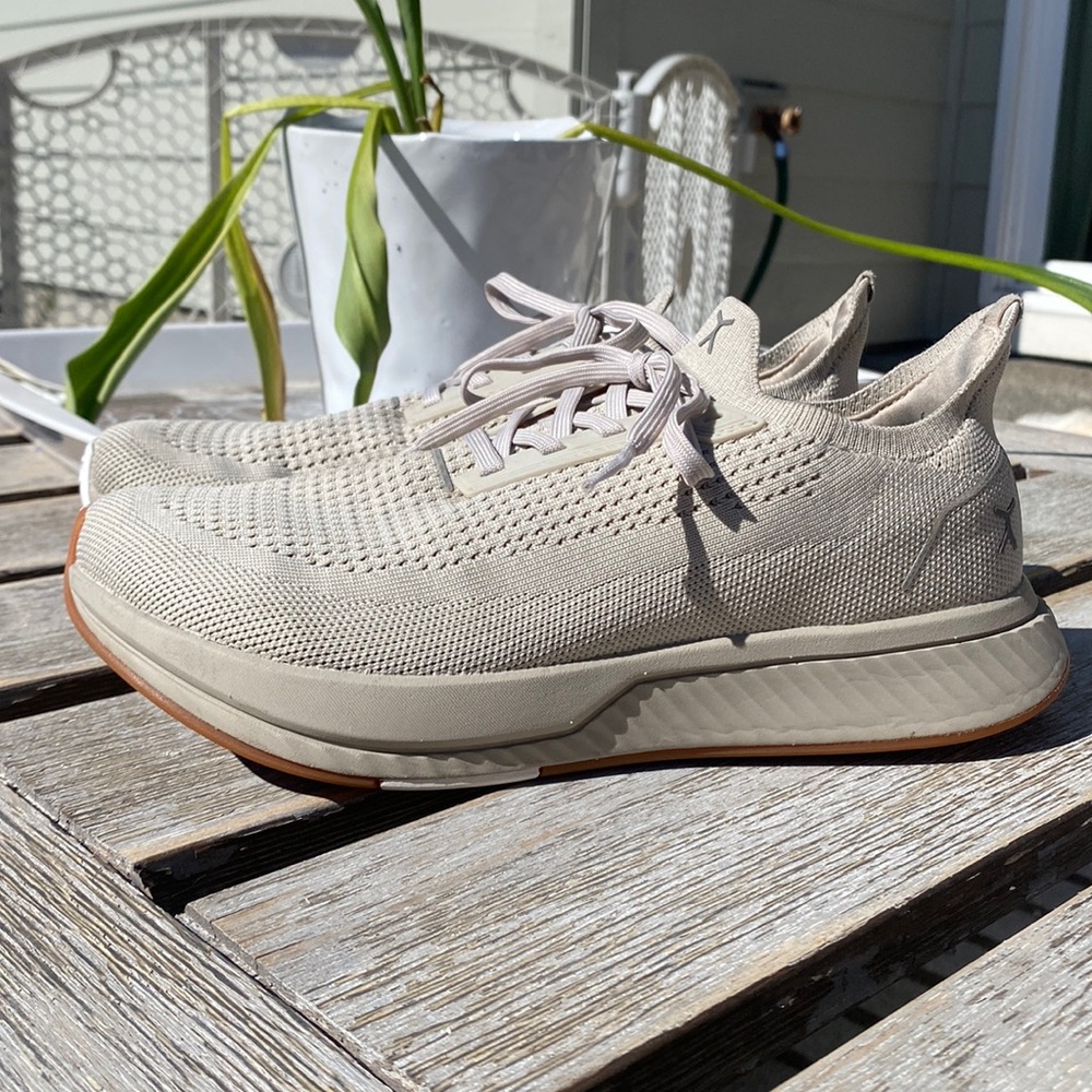 Flux Footwear Adapt Runner Women’s size 8.5